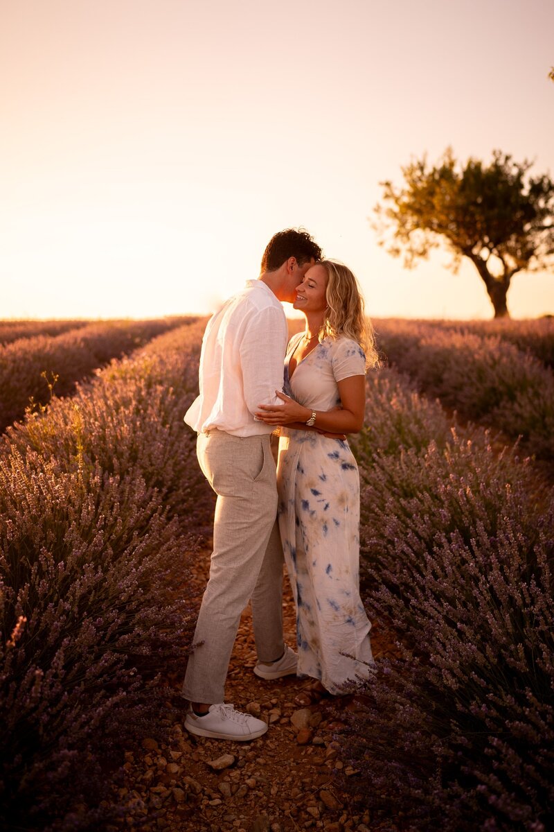 valensole photoshoot engagement couple photographer lavender fields provence