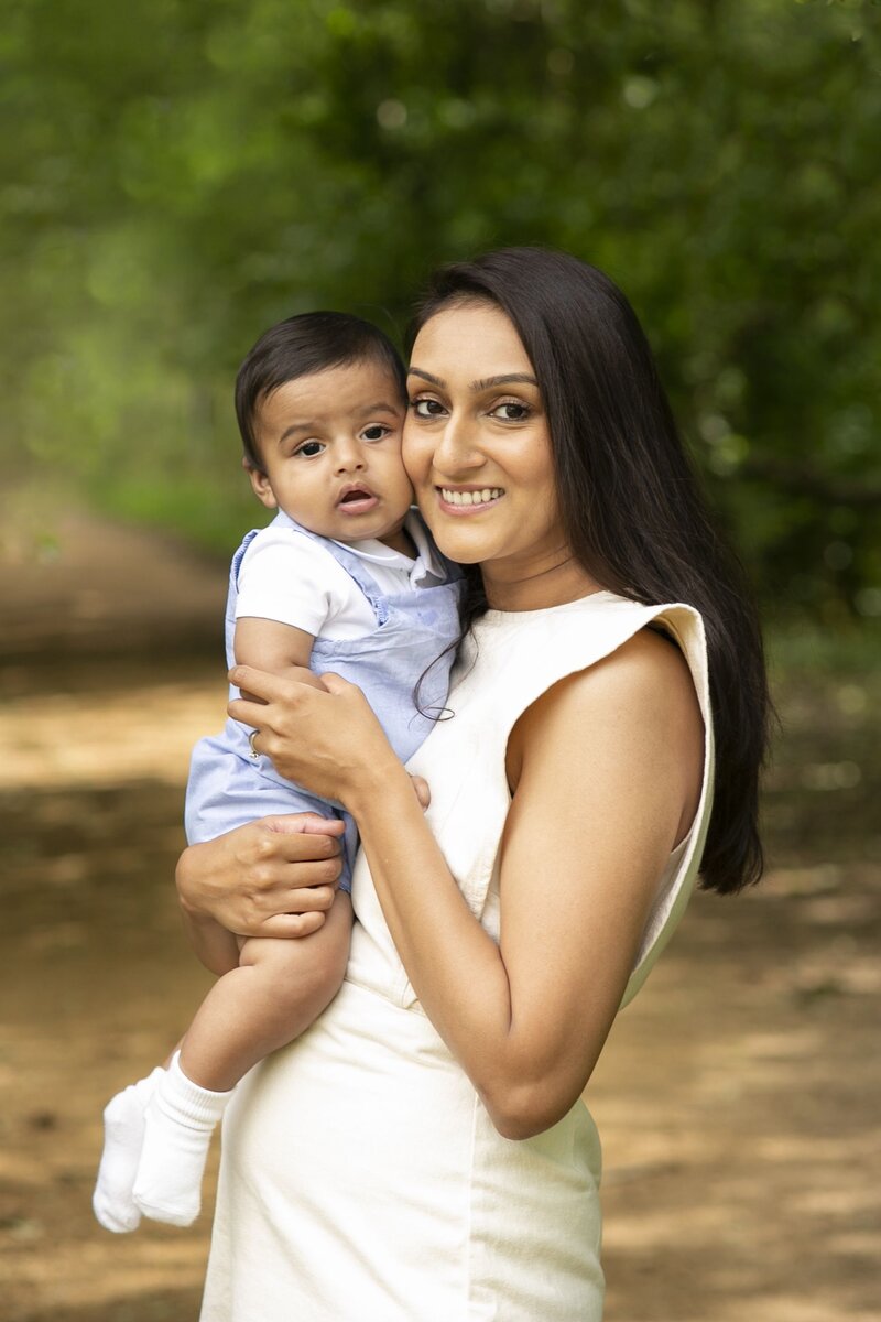MUM AND BABY OUTDOOR PHOTO SHOOT