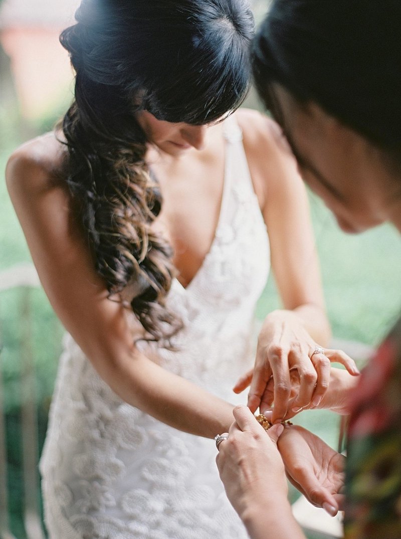 5-bride-getting-ready-picture