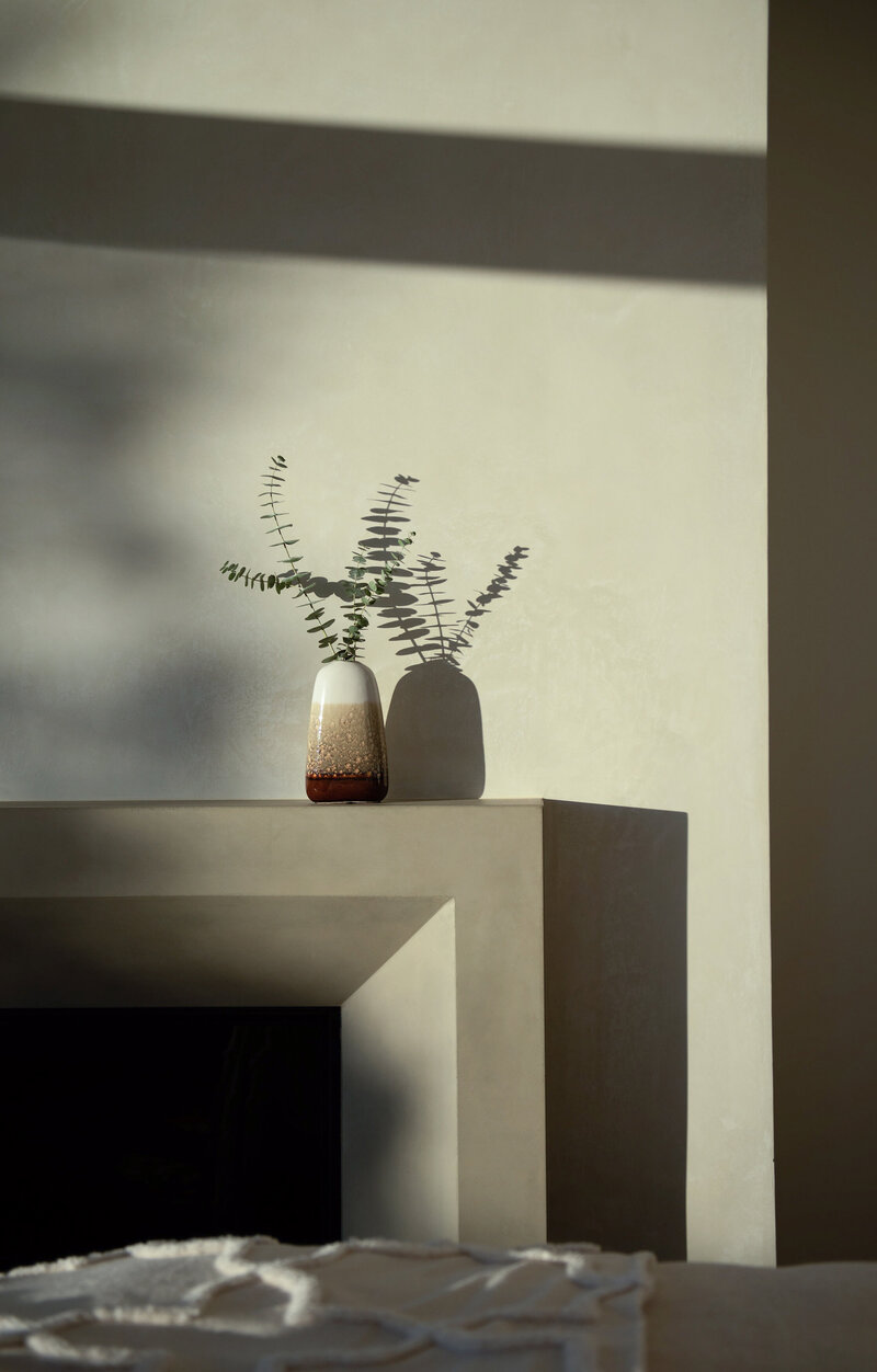 modern-concrete-fireplace-plaster-wall