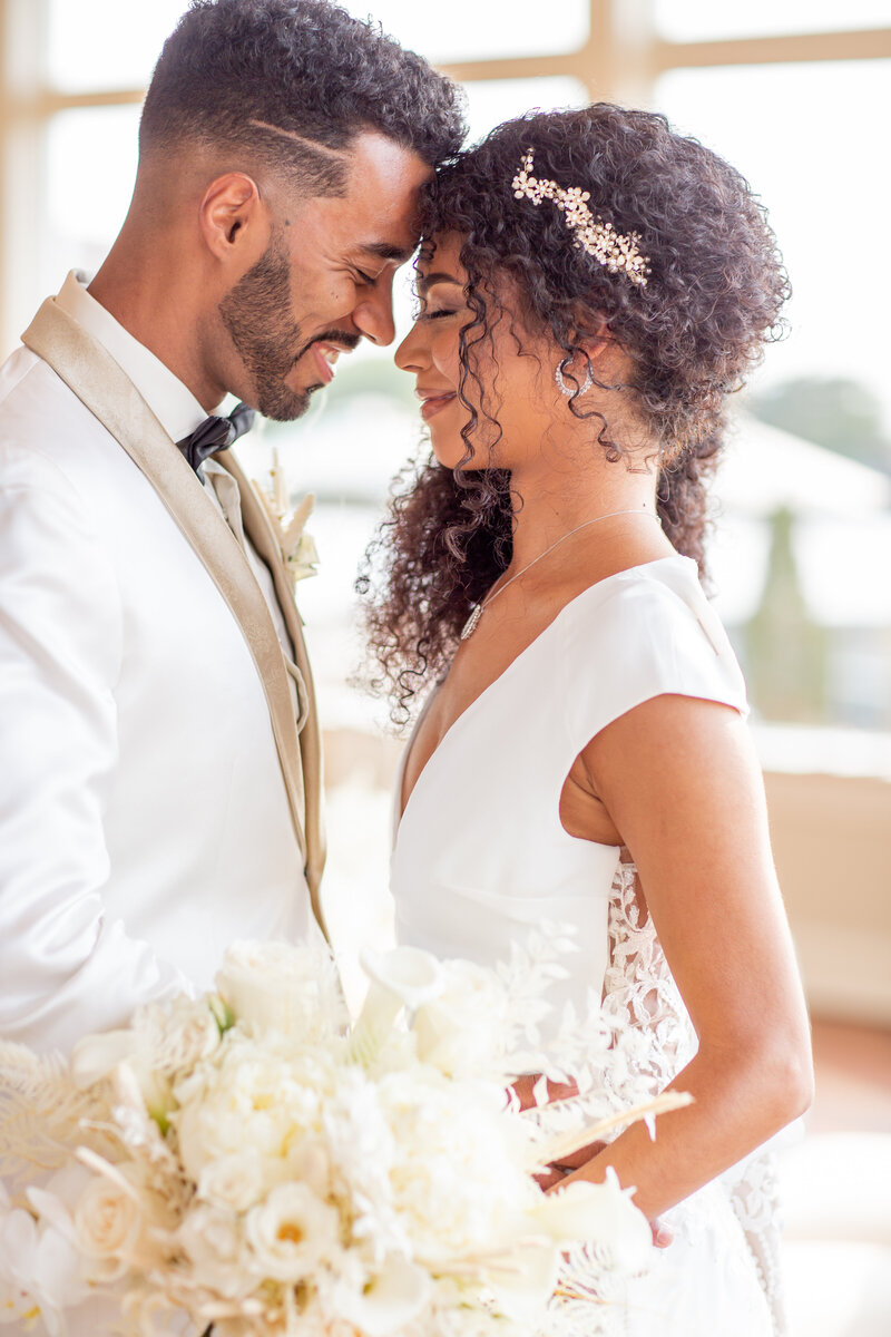 OceanCliffNewport_bleachedfloralweddingstyledshoot_CharityHopePhotography-171