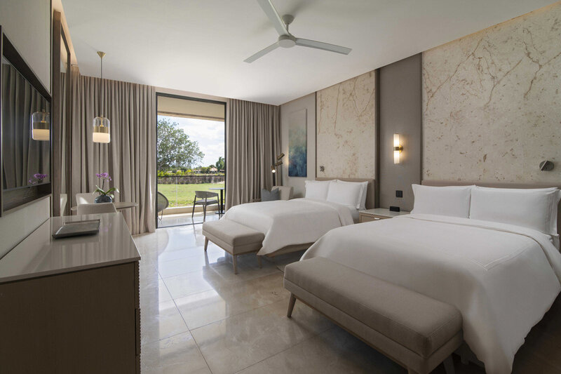 premier_jr_suite_patio_double_bedroom_01