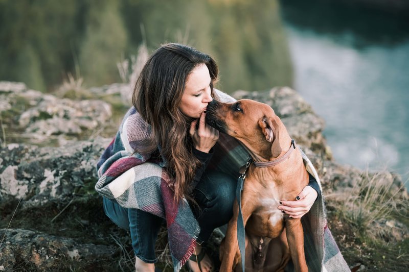 Spokane photographer with dog