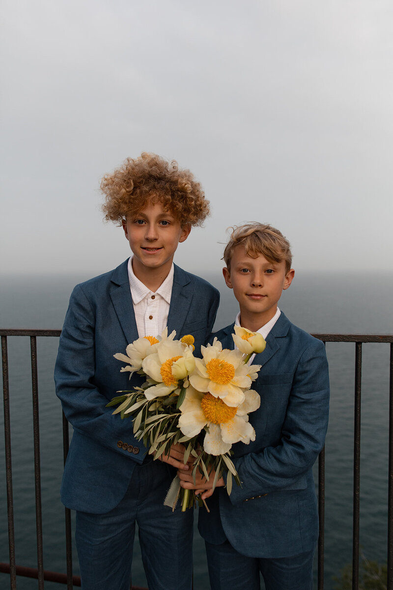 Mother and her twin children photo session