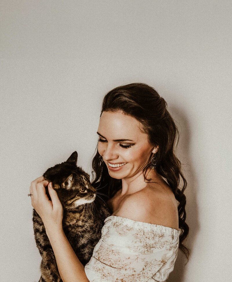 family Photographer O'fallon holding cat