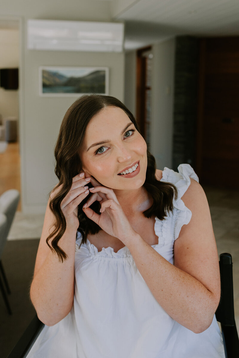 bride-jewellery-mirror-hairandmakeup-photo-newzealand