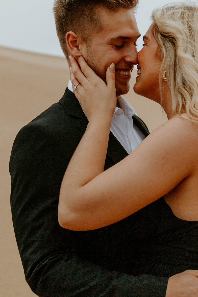 silver-lake-sand-dunes-elegant-engagement-style-michigan-wedding-photographer-alisciamariephotography-7460