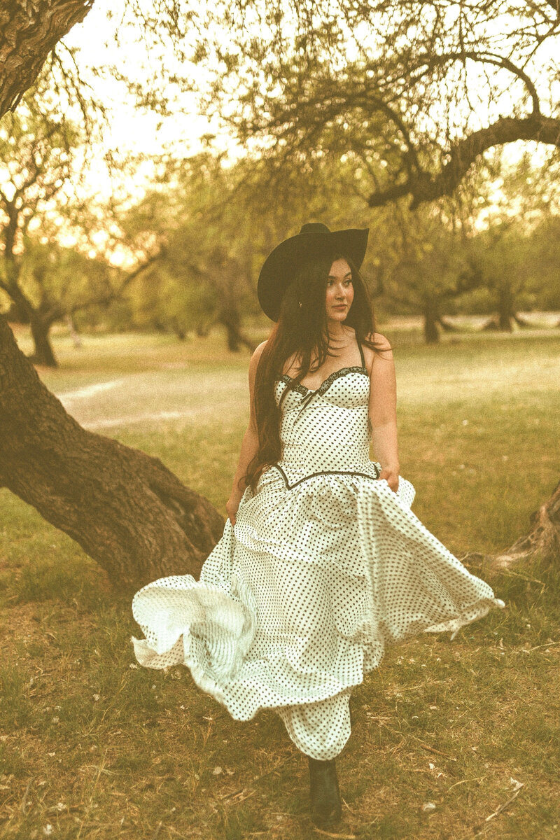 Portrait of Alyssa Marie, a motherhood and family photographer based in Mesa, Arizona.
