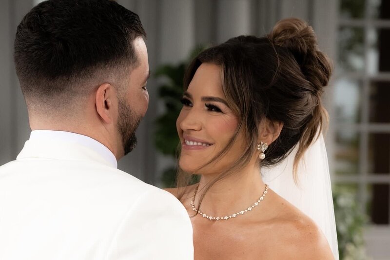 Indiana_Michigan_Wedding Planner_Carmel_Ritz Charles_Estate_Bridal Fashion_Editorial_Happy Bride