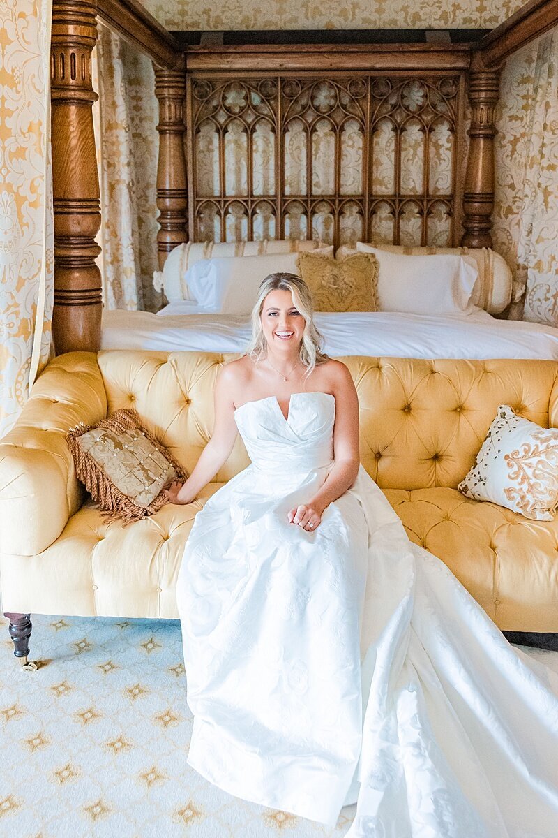 dover-hall-wedding-bride-and-groom-romantic-kiss-at-dover-hall-virginia