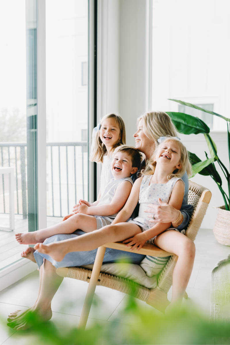 Whitney-family-window-light-portraits-bethesda-md