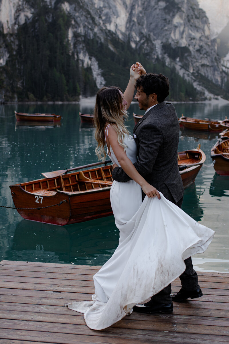 Minimalist elopement decor featuring earthy tones and modern details