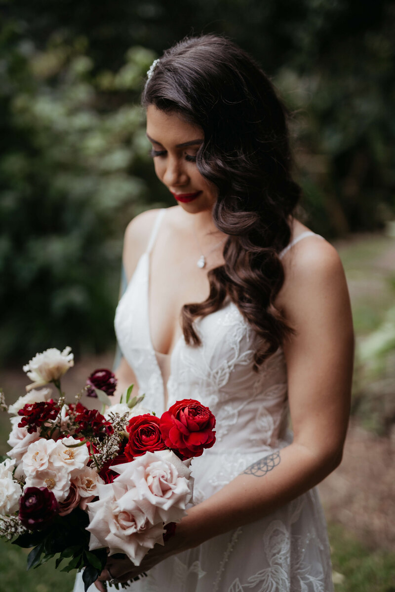 Sunshine Coast wedding bouquets that are feminine, modern and romantic with lush and abundant floral are the signature style of Noosa wedding florist Bloom & Bush