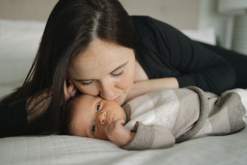 Seattle based motherhood, newborn and family photographer.