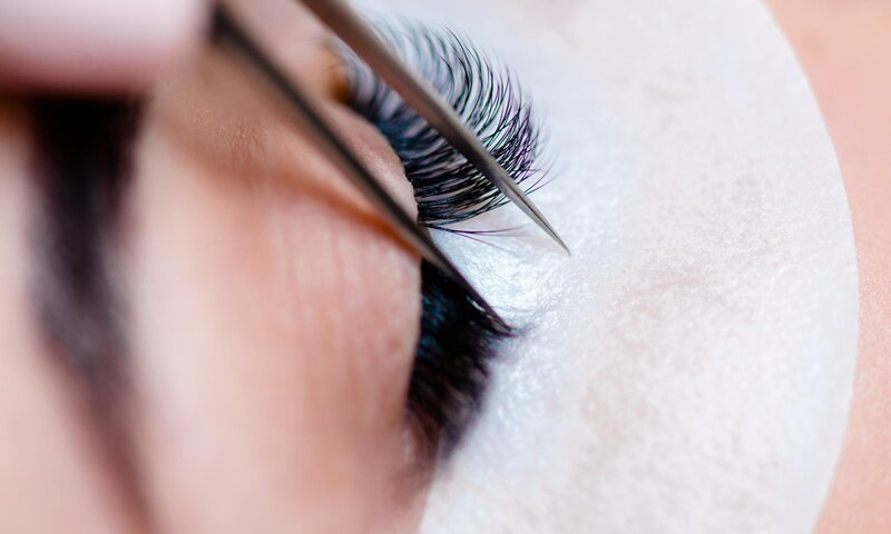 best eyelash extensions in ottawa kanata and stittsville being applied