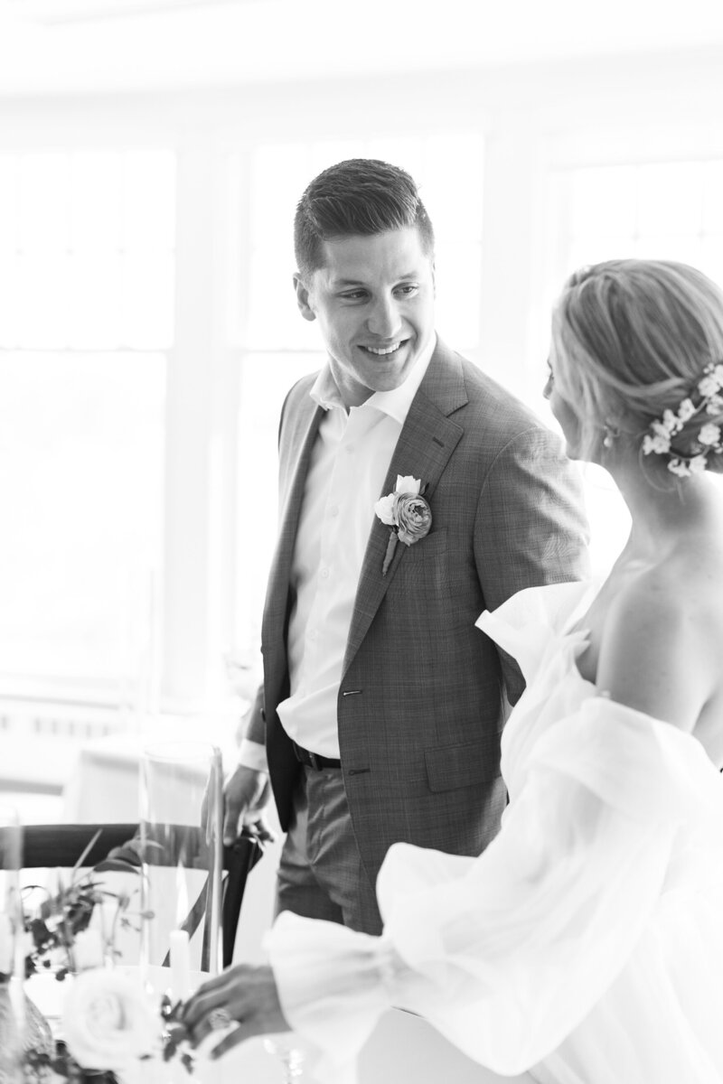 white-bear-yacht-club-wedding-photo-alexandra-robyn_0047