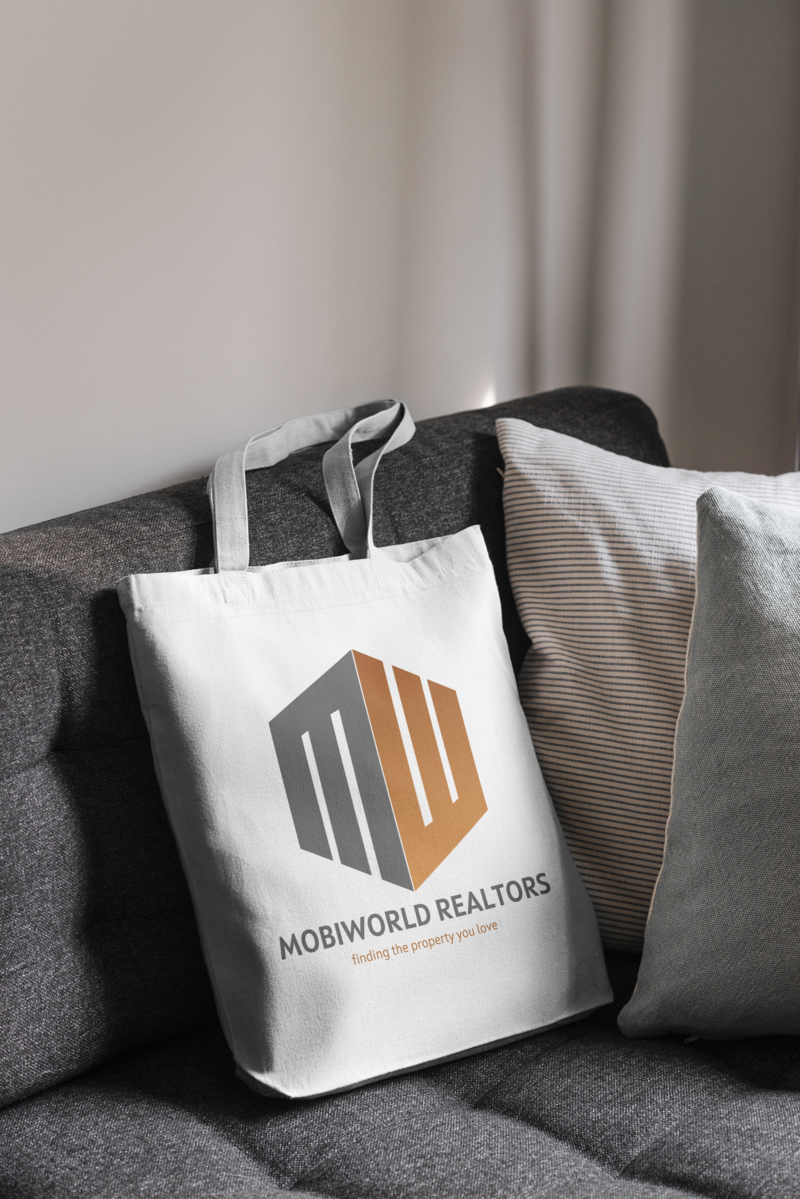 Tote bag on the couch_2