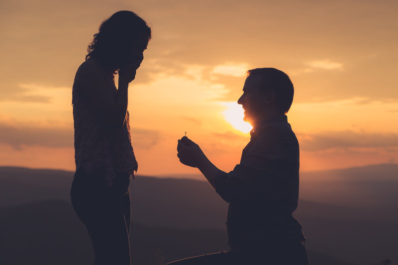 boyfriend proposing to girlfriend