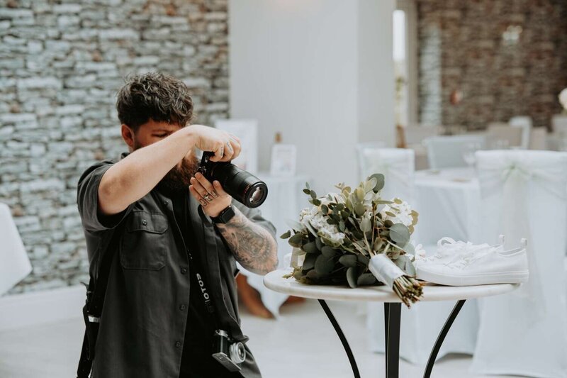 Tom Bowen Photographer takes wedding flowers photo