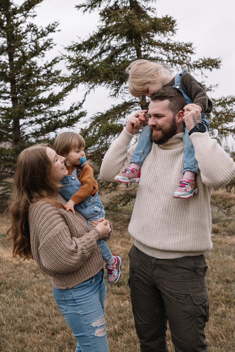 nika-helgeson-photography-canada-family-portrait