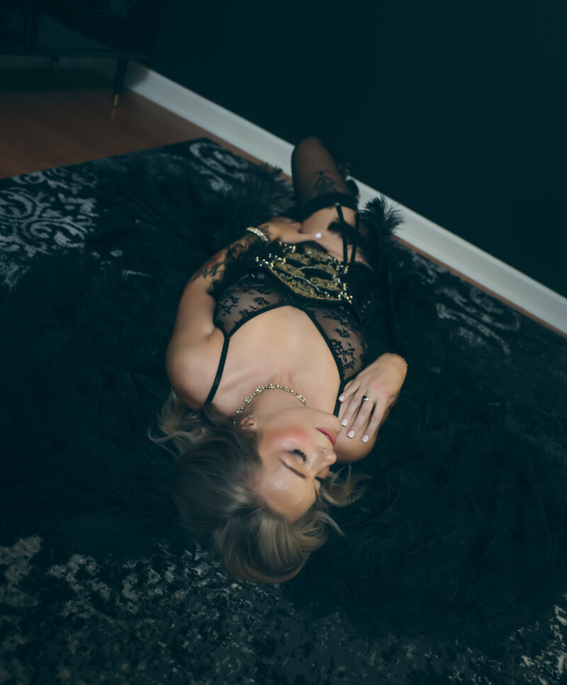 Savannah boudoir photographer encourages women to love themselves