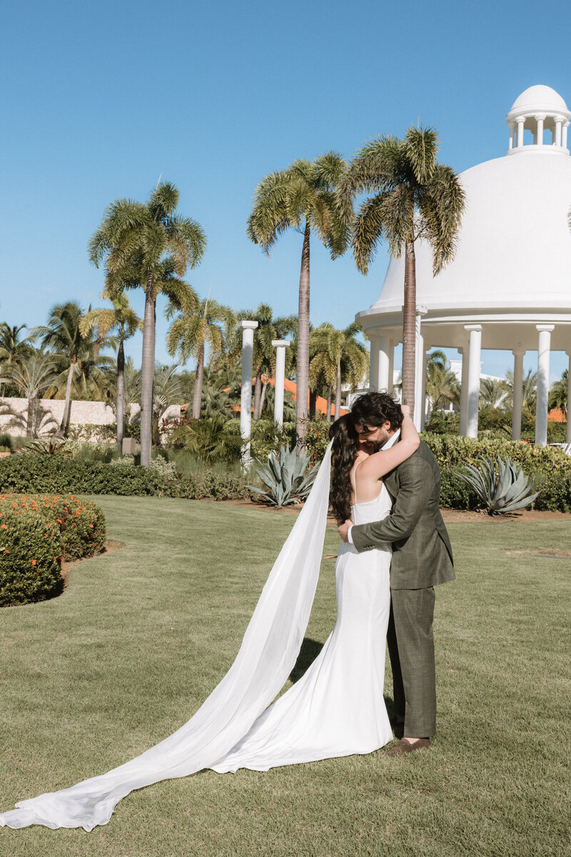 Brittany-&-Alex-Wedding-Preview-42 (1)