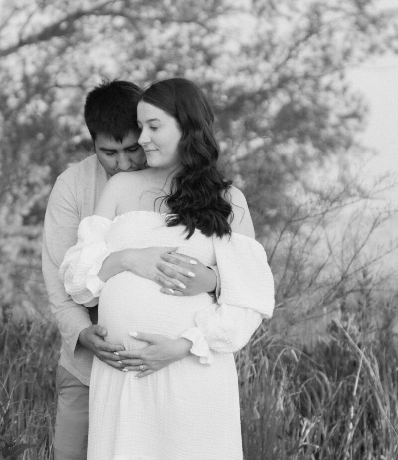 saratoga springs utah maternity photos with mom and dad