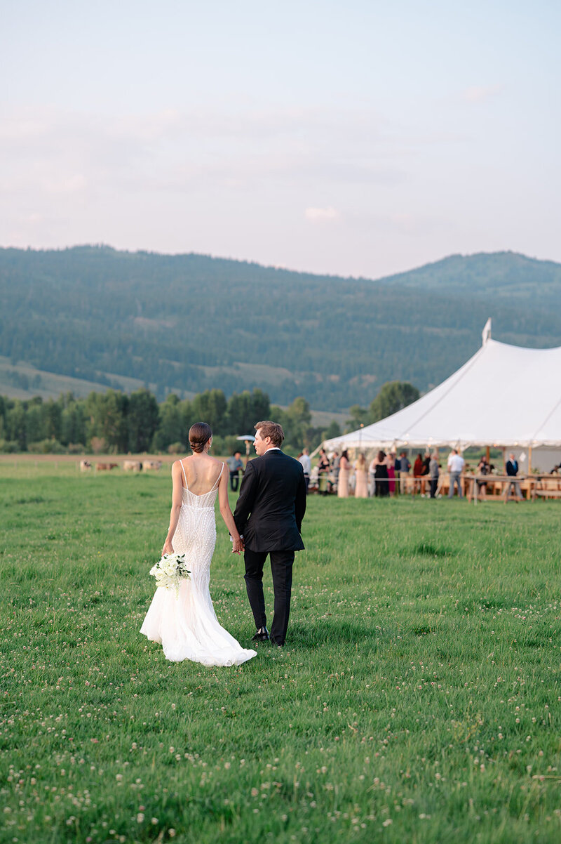 Diamond Cross Ranch Wedding for Maggie + Kinsly by Foxtails Photography. Couple reads vows to each other during the ceremony on the lawn at Diamond Cross Ranch 