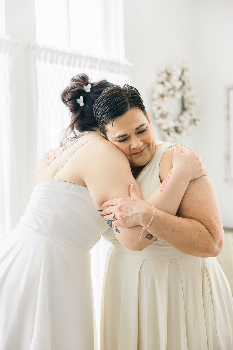 trishalindseyphoto_gettingready-166