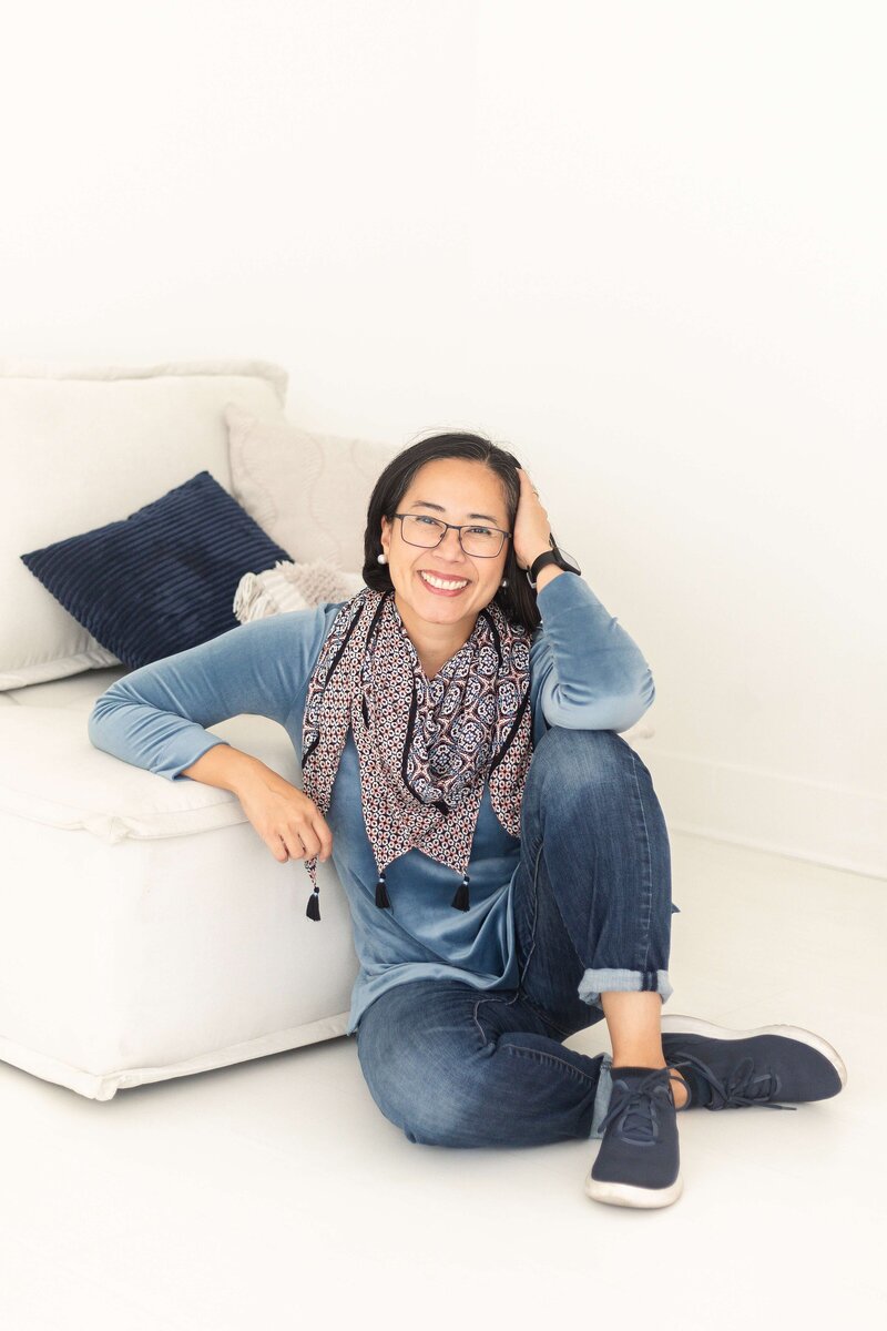 Head shot pose for women