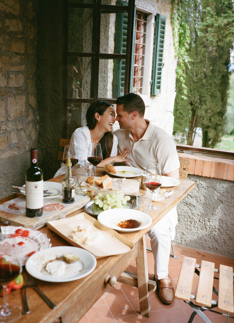mimi-anthony-farmhouse-tuscany-elopement-film-8