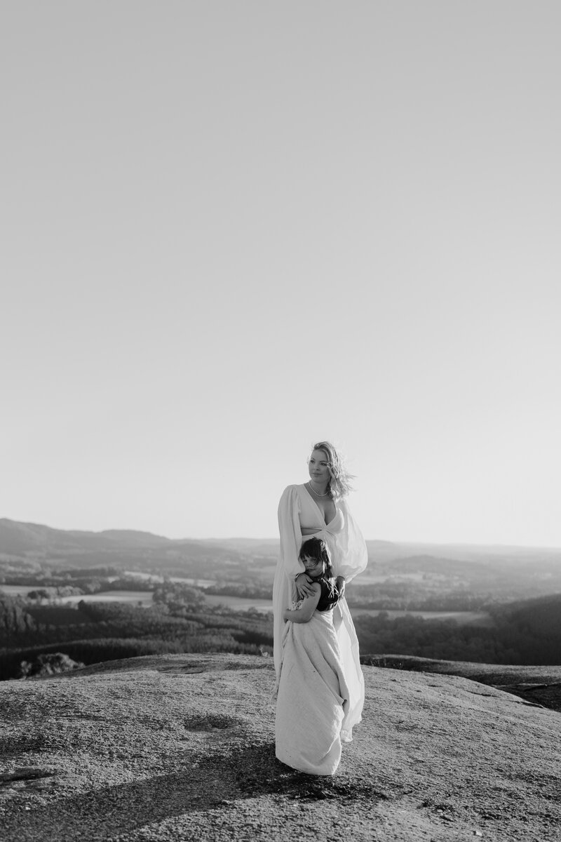 golden hour family photoshoot taken by kayla frizzell photography