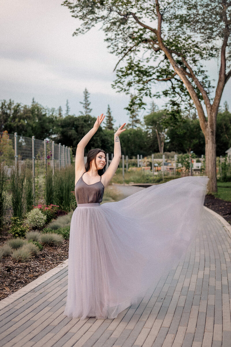 Woman dancer pose2