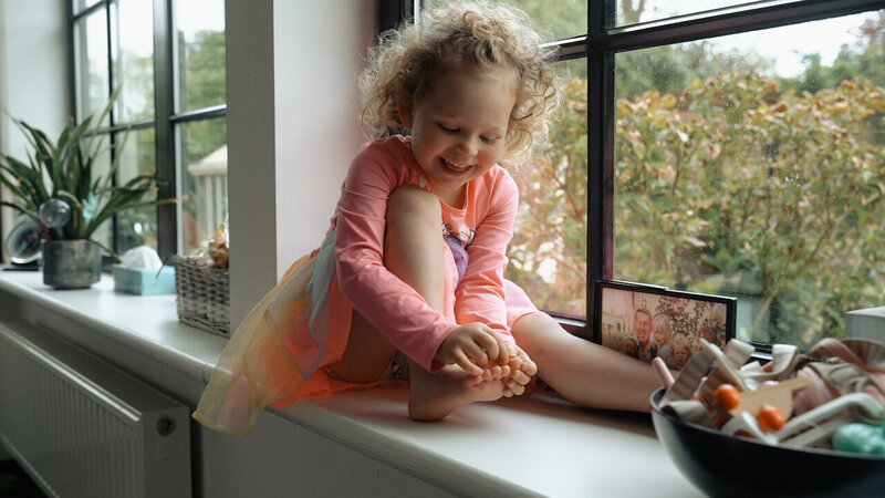 Zusjes in familievideo