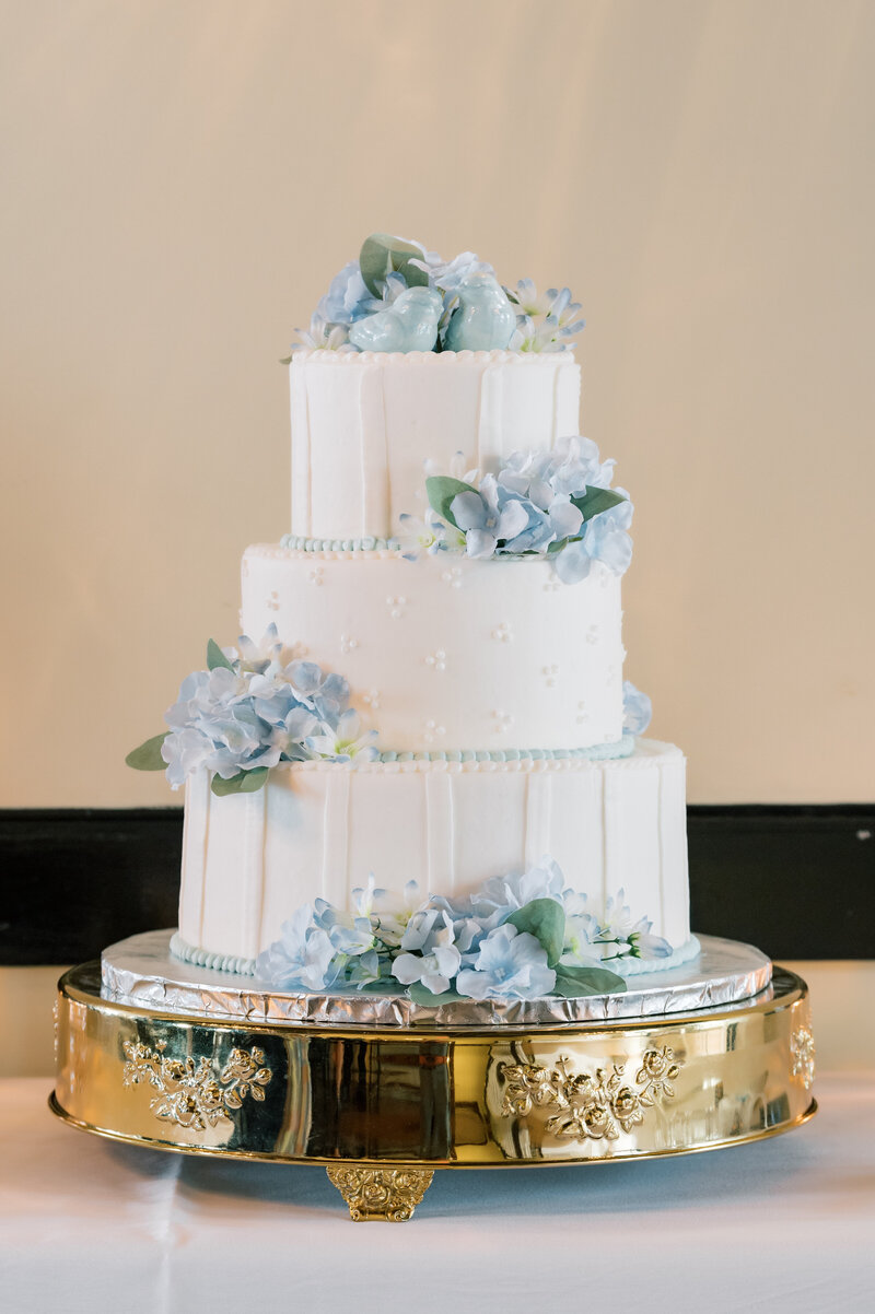 wedding bride and groom savannah georgia cake food reception