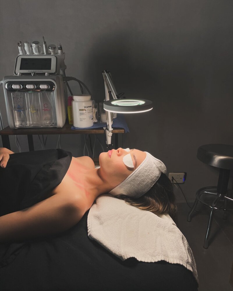 Alejandra Torres, licensed physical therapist and integrative skincare specialist in San Miguel De Allende, offers rehabilitative therapy and personalized facial treatments for holistic wellness through EnForma.