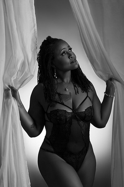 LaTonya poses for headshot photos