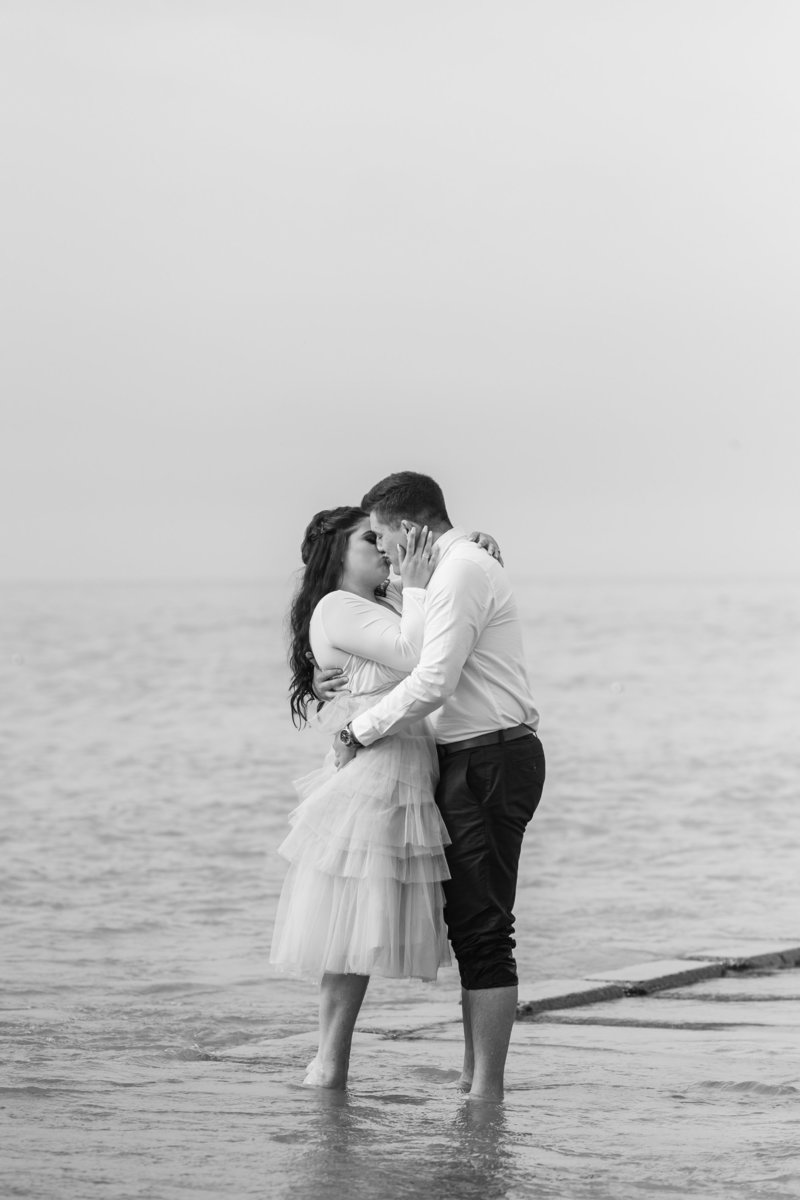 atwater-beach-engagement-milwaukee-the-paper-elephant-028