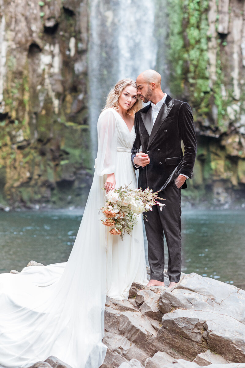 PNW-elopement-photographers-abiqua-falls-wedding