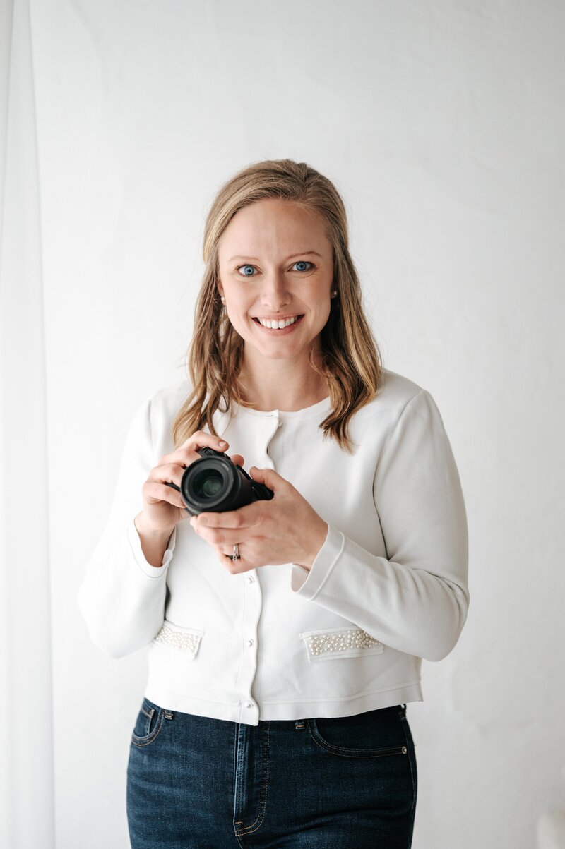 Female photographer in San Francisco Studio. Photo of Alyx Jones Photography. 