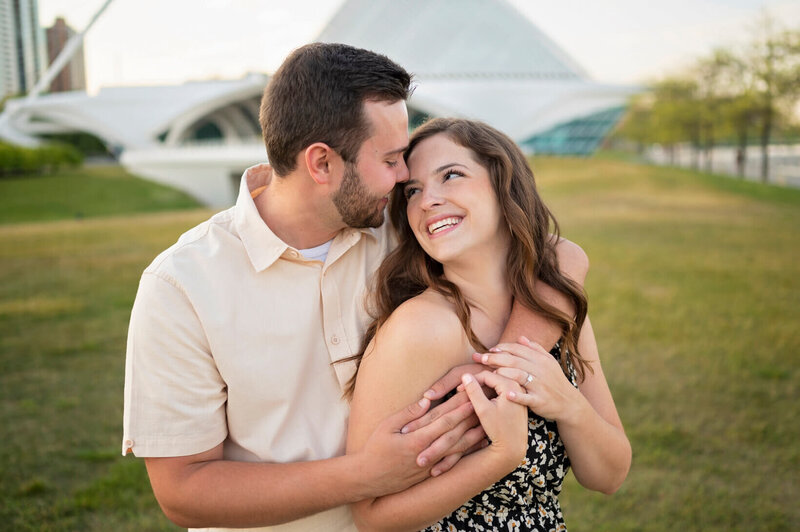 milwaukee engagement photography at milwaukee art museum