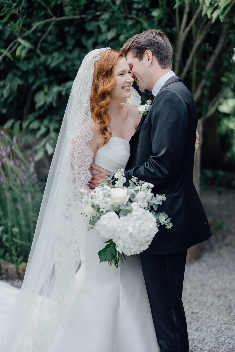 white-bridal-bouquet