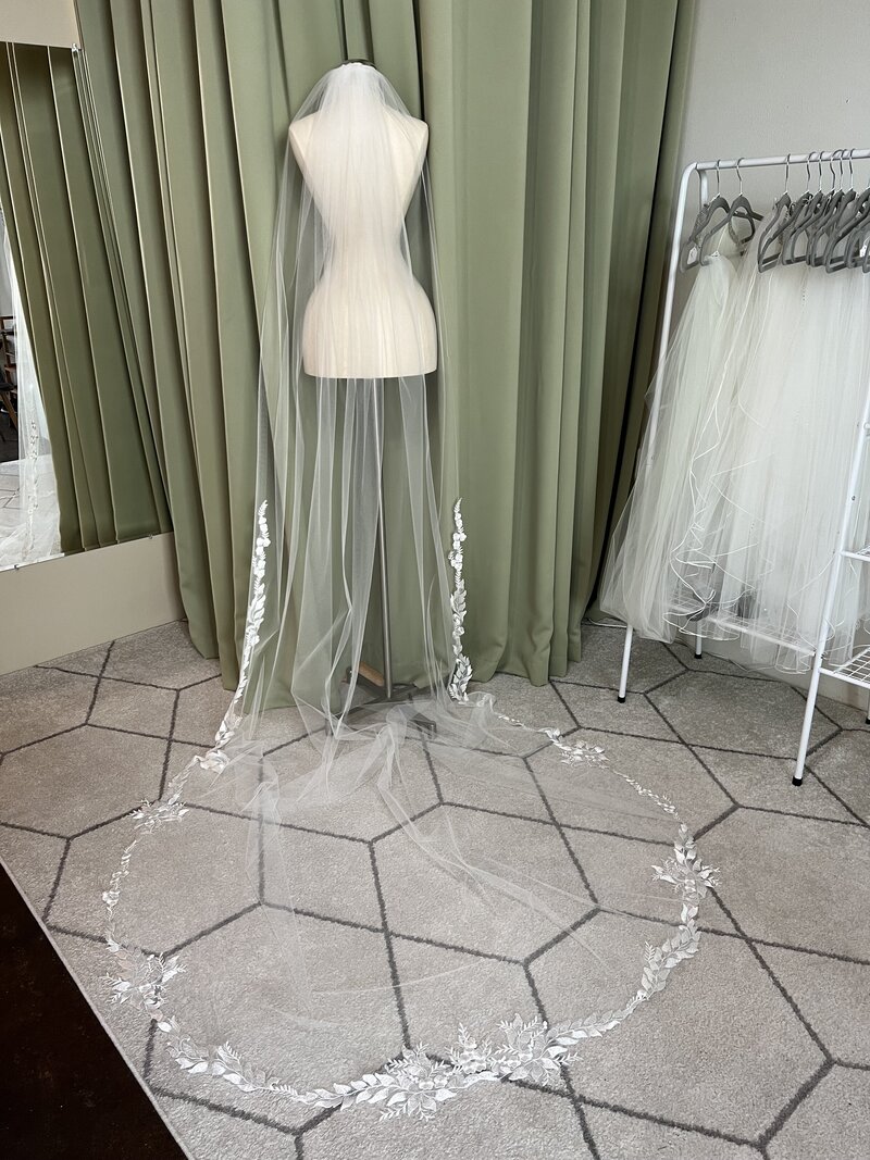 custom lace edge bridal veil