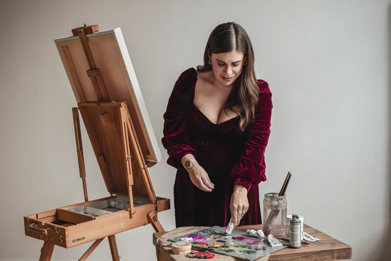 Live wedding painter, Debbie Bowman, in her studio in South Dakota