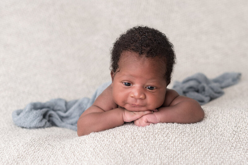 Newborn Chin on Hand photography