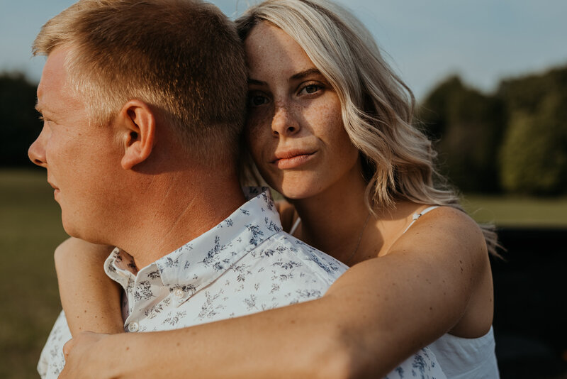 Engagement pictures with couple