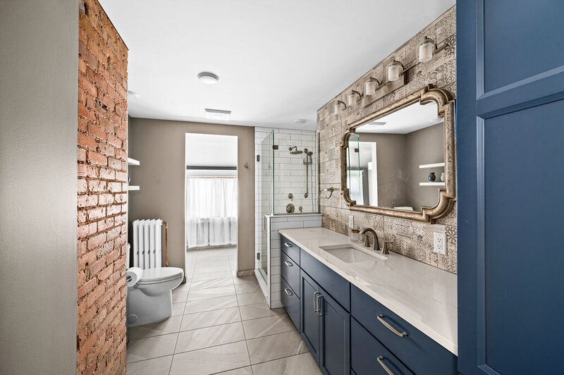 traditional-elegant-bathroom