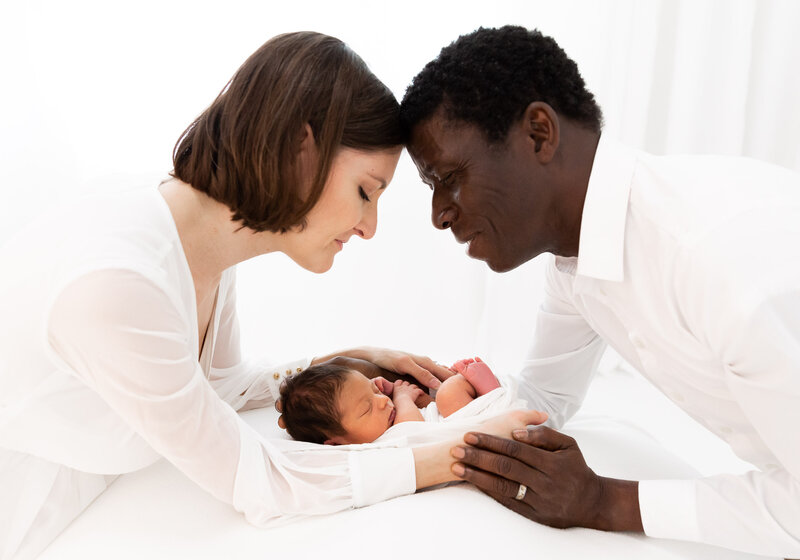 biracial—couple—with—newborn—photoshoot