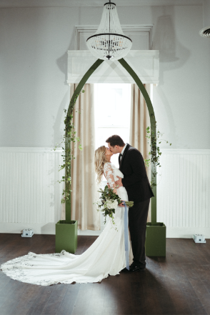 Postmark_Wedding_Venue_Chillicothe_Ohio_Elegant_Wedding_Makayla_Lynn_Photography02898