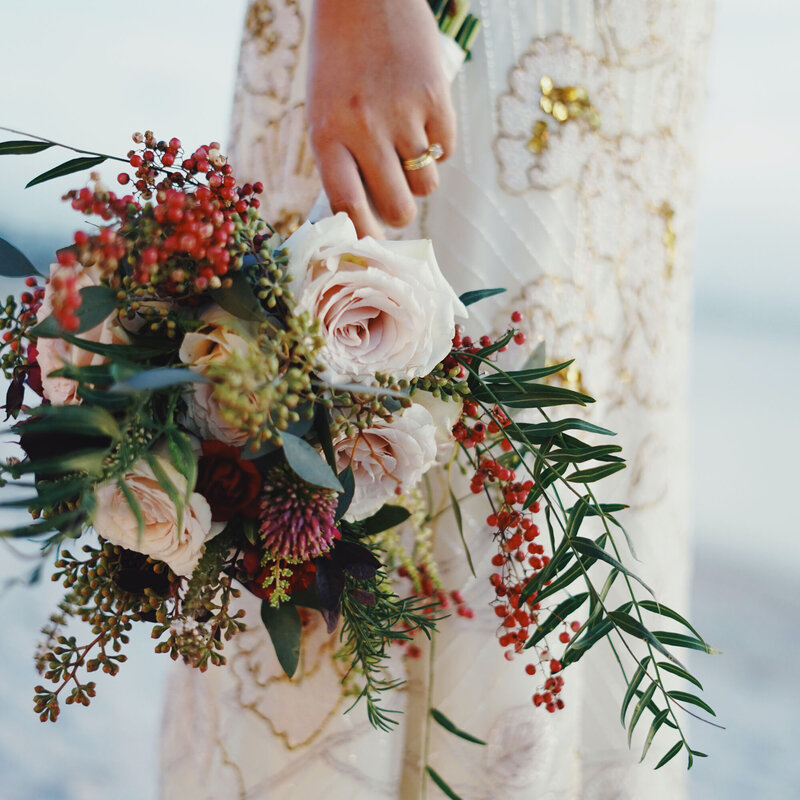 woman-holding-bouquet-of-flowers-712651